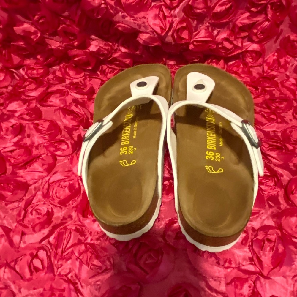 Birkenstock Gizeh Sandals in Birko-Flor - Picture 5 of 8